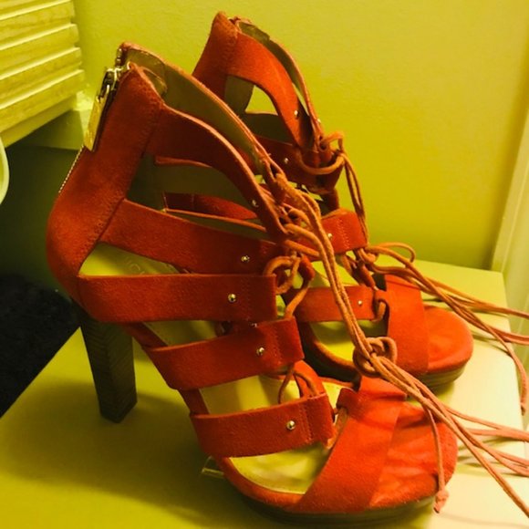 MICHAEL KORS SOFIA PLATFORM SUEDE 6M CORAL - Picture 2 of 2